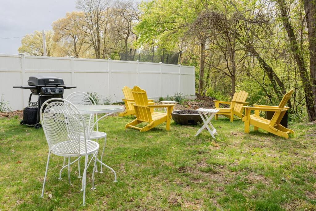 Campfire Cottage Fireplace, Fire Pit & No Chores! Kingston Luaran gambar