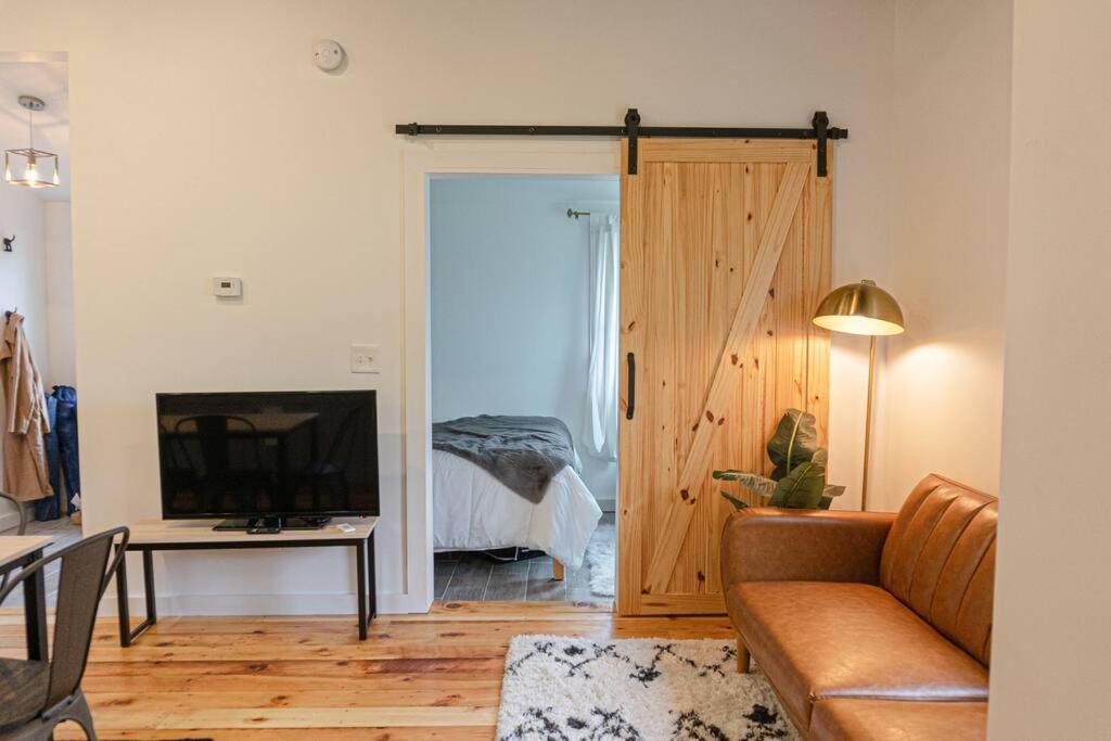 Campfire Cottage Fireplace, Fire Pit & No Chores! Kingston Luaran gambar