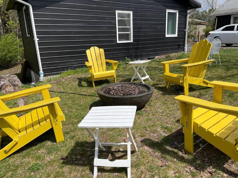 Campfire Cottage Fireplace, Fire Pit & No Chores! Kingston Luaran gambar