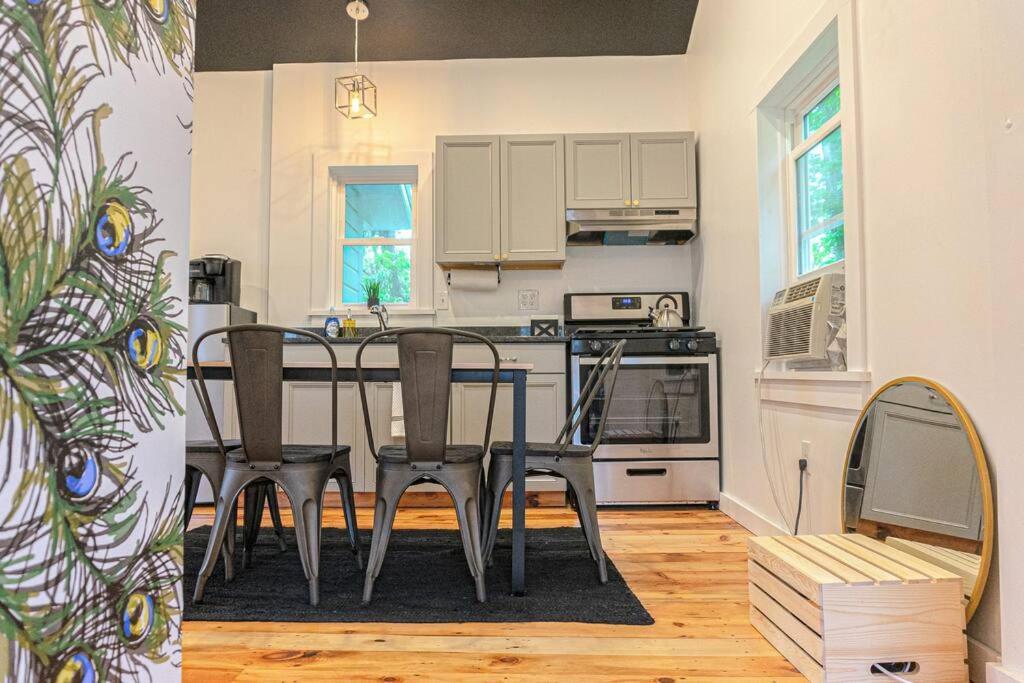 Campfire Cottage Fireplace, Fire Pit & No Chores! Kingston Luaran gambar