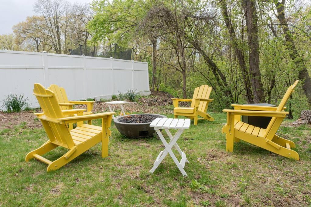 Campfire Cottage Fireplace, Fire Pit & No Chores! Kingston Luaran gambar